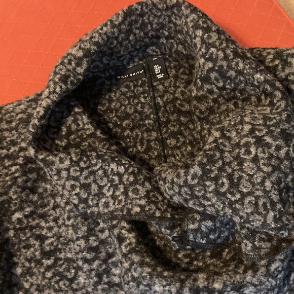 Front, side close part wool sweater - Picture 3 of 5